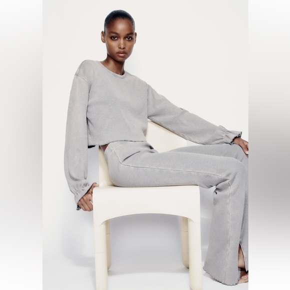 ✨SALE✨ ZARA WASHED EFFECT RIB SWEATSHIRT
✨SALE✨ - Picture 7 of 10